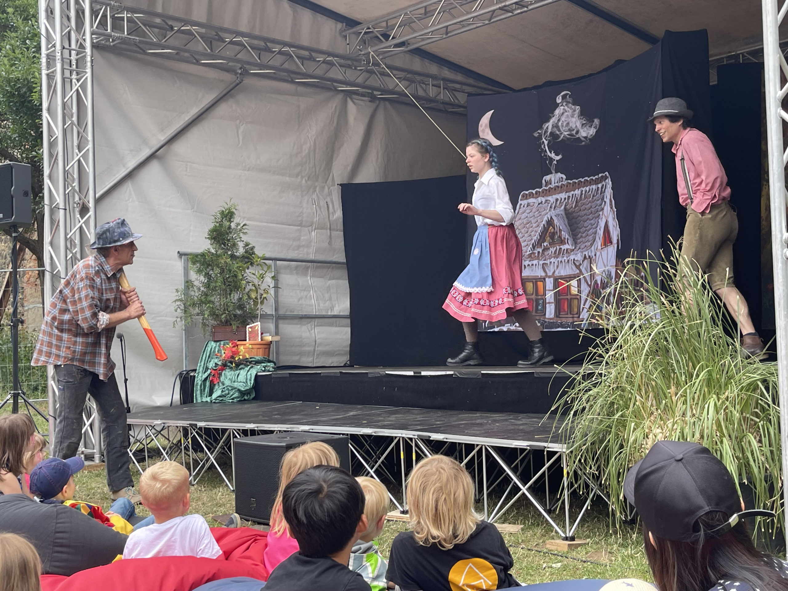 Hänsel und Gretel beim Rappeln in der Kiste 2022